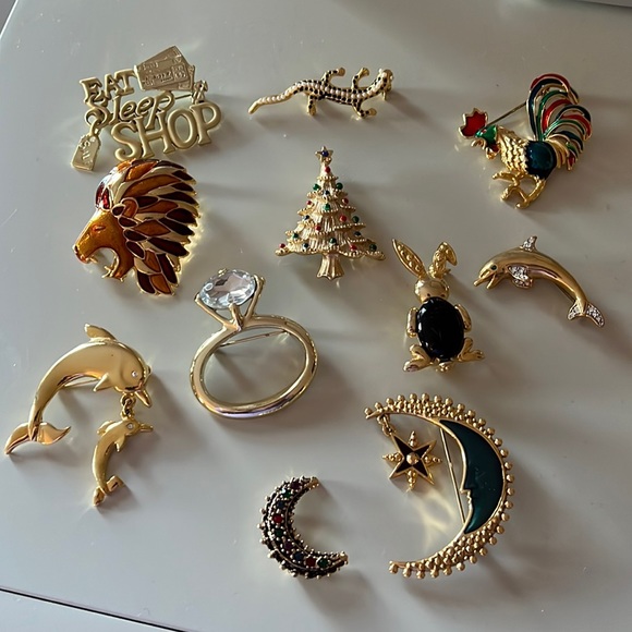 Vintage Jewelry - Vintage pin collection